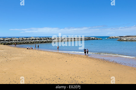 Madeira Portugal. Die künstlichen Strand im Ferienort von Calheta Stockfoto