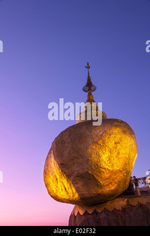 Kyaiktiyo-Pagode genannt auch goldenen Felsen in Myanmar Stockfoto