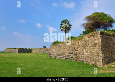 Festungsmauern der portugiesischen Fort Frederick, Trincomalee, Eastern Province, Sri Lanka Stockfoto