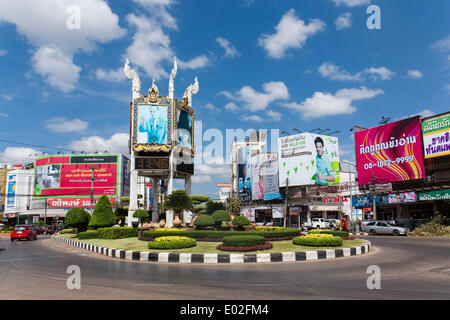 Uhrturm, Kreisverkehr, Udon Thani, Isan oder Isaan, Thailand Stockfoto