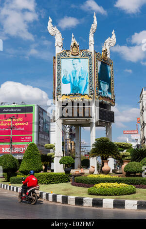Uhrturm, Kreisverkehr, Udon Thani, Isan oder Isaan, Thailand Stockfoto