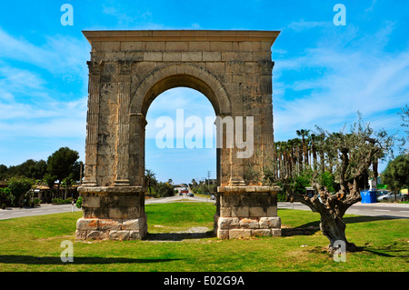 ein Blick auf den Arc de Bera, einer alten römischen Triumphbogen in Roda de Bera, Spanien Stockfoto