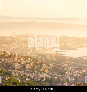 Luftaufnahme von Triest, Italien. Stockfoto