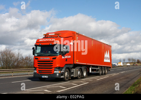 Ein "Berg" Transportwagen Reisen entlang der Schnellstraße A46 in Leicestershire, England Stockfoto