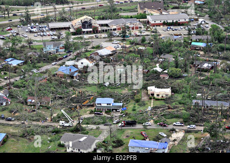 Luftaufnahme der Zerstörung zu Gebäuden von Tornados, die in den südlichen Staaten 35 Menschen getötet, 28. April 2014 in Tupelo, Mississippi gefegt. Stockfoto