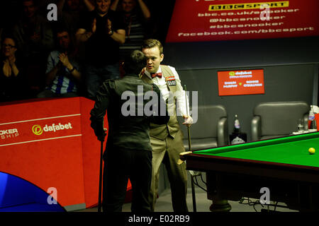 Sheffield, UK. 30. April 2014. Ronnie O'Sullivan schlägt Shaun Murphy von 13 Frames auf 3 bis Dafabet World Championship Snooker-Halbfinale am Crucible Theatre in Sheffield, England zu erreichen. Bildnachweis: Aktion Plus Sport/Alamy Live-Nachrichten Stockfoto