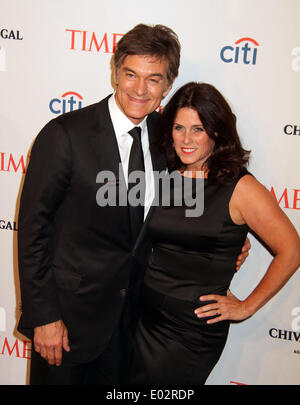 New York, New York, USA. 29. April 2014. DR. MEHMET OZ und seine Frau LISA OZ besuchen die 2014 Zeit 100 Gala im Time Warner Center statt. Bildnachweis: Nancy Kaszerman/ZUMAPRESS.com/Alamy Live-Nachrichten Stockfoto