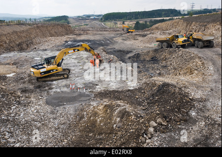 Wegbau im Gange auf Verbesserungen an den A465 Köpfen der Täler-Straße an Ebbw Vale oder Gwent South Wales UK Stockfoto