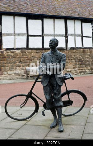 Statue des Komponisten Edward Elgar im Stadtzentrum von Hereford Herefordshire England UK Stockfoto