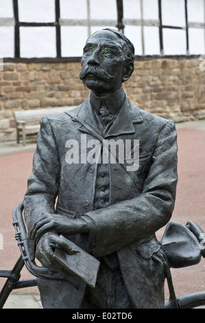 Statue des Komponisten Edward Elgar im Stadtzentrum von Hereford Herefordshire England UK Stockfoto