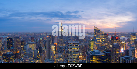 Erhöhten Blick auf das Empire State Building bei Sonnenuntergang, New York, USA Stockfoto