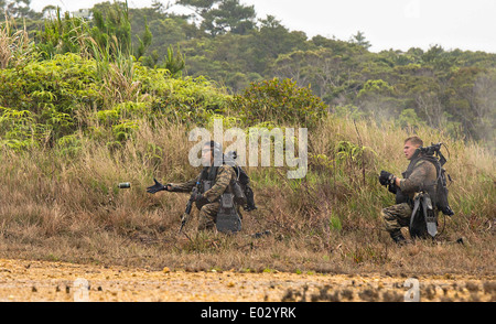 US-Marines starten eine amphibische Kämpfer Taucher und Strand Aufklärung Training Camp Hansen 24. April 2014 in Okinawa, Japan. Stockfoto