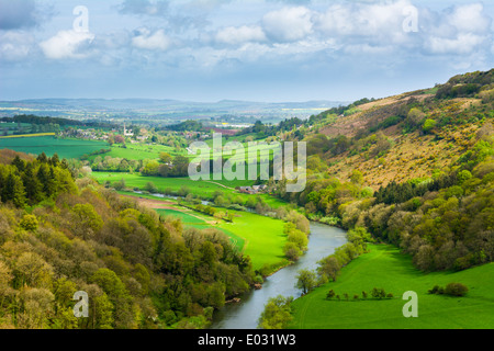 Blick über das Wye Valley im Frühling von Yat Rock, Symonds Yat, Herefordshire, England Stockfoto