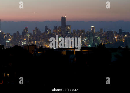 Beirut Libanon, 30. April 2014-Blick auf das Gewerbegebiet und Skyline von Beirut bei Sonnenuntergang Credit: Amer Ghazzal/Alamy Live-Nachrichten Stockfoto