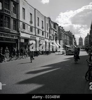 1950er und eine historische Bild zeigt High Street von Cowley, Oxford, England. Stockfoto