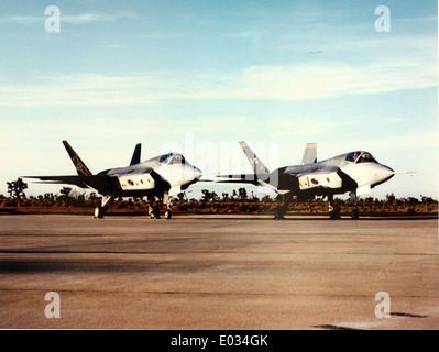 Die Lockheed Martin F-35 Lightning II ist ein multifunktionaler Tarnjäger der fünften Generation, der für verschiedene militärische Operationen entwickelt wurde. Es verfügt über fortschrittliche Technologie für Luftreinigungs- und Angriffsmissionen. Stockfoto