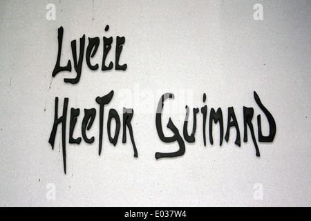 Name des Lycee Hector Guimard im Jugendstil Stockfoto