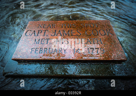 Plakette markiert die Stelle, wo Captain James Cook getötet wurde, Kealakekua Bay, Kona Coast, Hawaii USA Stockfoto