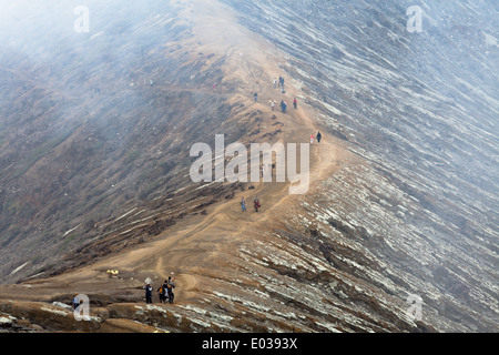 Landschaft der Kawah Ijen-Kraterrand (Banyuwangi Regency, Ost-Java, Indonesien) Stockfoto