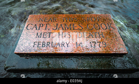 Plakette markiert die Stelle, wo Captain James Cook getötet wurde, Kealakekua Bay, Kona Coast, Hawaii USA Stockfoto