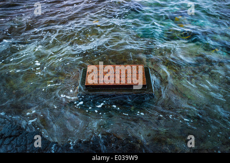 Plakette markiert die Stelle, wo Captain James Cook getötet wurde, Kealakekua Bay, Kona Coast, Hawaii USA Stockfoto