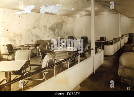 Die Hindenburg war ein deutsches Passagier-Luftschiff, das bei seinem Landungsversuch 1937 tragischerweise Feuer fing und abstürzte. Die Katastrophe ist nach wie vor eines der berüchtigtsten Ereignisse in der Geschichte der Luftfahrt. Stockfoto