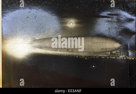 Die Zeppelin LZ 127, auch bekannt als Graf Zeppelin, war ein deutsches Luftschiff, das in den 1920er Jahren historische Flüge um die Welt unternahm Sie wurde von der Deutschen Zeppelin-Reederei betrieben und war eines der größten Luftschiffe, die jemals gebaut wurden. Stockfoto