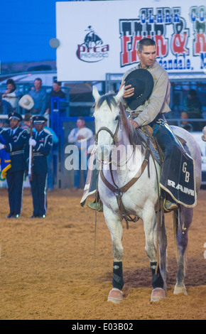 Cowboy ist an der Eröffnungsfeier im Clark County Fair und Rodeo in Logandale Nevada Stockfoto