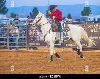 Cowboy ist an der Eröffnungsfeier im Clark County Fair und Rodeo in Logandale Nevada Stockfoto