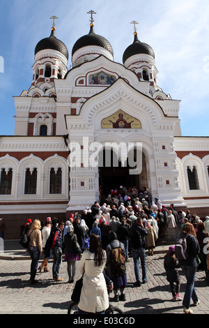 Die Russisch-orthodoxe Gemeinde in die Alexander Nevsky Cathedral in Tallinn, Estland. Stockfoto