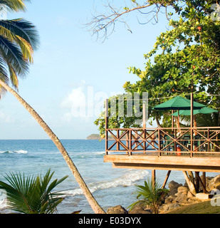 Terrasse-Restaurant-Bar über Karibik Resort Big Corn Island Nicaragua Zentralamerika Stockfoto