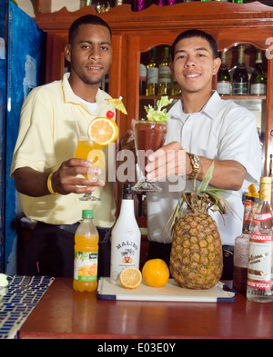 Casa-Kanada Resort Corn Island Nicaragua Zentralamerika Hotelbar Barkeeper Stockfoto