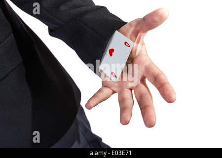 ein eleganter junger Geschäftsmann, Kartentricks mit Pokerkarten Stockfoto