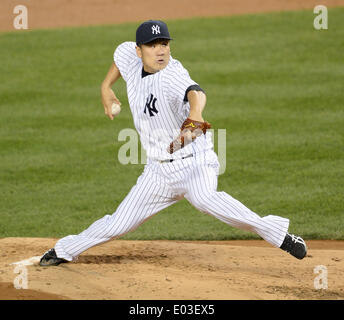 Bronx, New York, USA. 27. April 2014. Masahiro Tanaka (Yankees) MLB: Masahiro Tanaka von der New York Yankees Stellplätze während der Major League Baseball Spiel gegen die Los Angeles Angels im Yankee Stadium in Bronx, New York, Vereinigte Staaten von Amerika. © AFLO/Alamy Live-Nachrichten Stockfoto