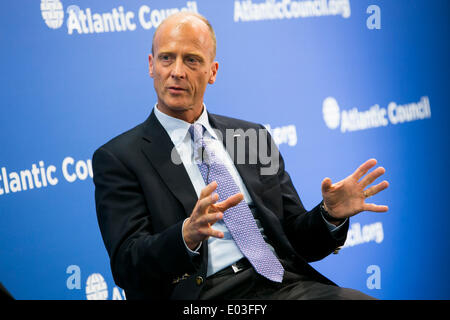 Washington DC, USA. 30. April 2014. Tom Enders, Chief Executive Officer von Airbus Group beteiligt sich an einer Veranstaltung im The Atlantic Council in der Innenstadt von Washington, D.C. am 30. April 2014. Bildnachweis: Kristoffer Tripplaar/Alamy Live-Nachrichten Stockfoto