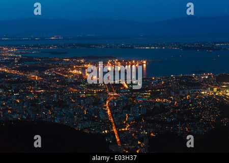 Stadtbild in Botafogo-Bucht in der Nacht, Rio De Janeiro, Brasilien Stockfoto