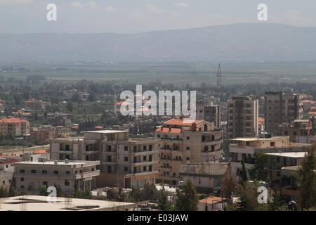 Beirut Libanon. 30. April 2014. Einen Überblick über die Bekaa-Ebene mit der syrischen Grenze im Hintergrund. Die Gewalt und Konflikt im benachbarten Syrien wirkt der libanesischen Tourismus als Tourist wegbleiben. Das Auswärtige Amt hat gegen alle, aber wesentliche Reisen beraten, wie die Syrien bürgerlichen Krieg schwappt über Stockfoto