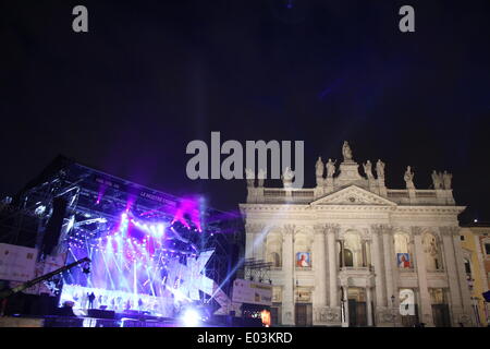 Rom, Italien. 30. April 2014 letzten Vorbereitungen im Gange für das jährliche May Day Konzert in Piazza San Giovanni Platz in Rom, Stockfoto