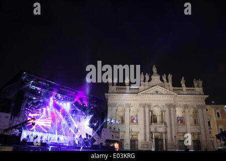 Rom, Italien. 30. April 2014 letzten Vorbereitungen im Gange für das jährliche May Day Konzert in Piazza San Giovanni Platz in Rom, Stockfoto