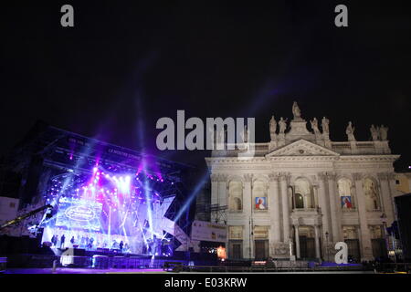 Rom, Italien. 30. April 2014 letzten Vorbereitungen im Gange für das jährliche May Day Konzert in Piazza San Giovanni Platz in Rom, Stockfoto