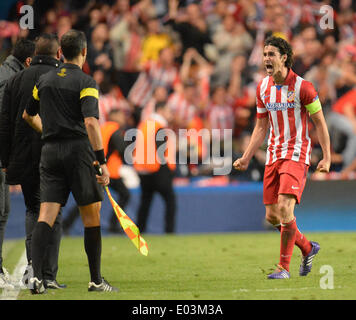 London, UK. 30. April 2014. Athletico Madrids Mittelfeldspieler Tiago im Halbfinale UEFA Champions League match zwischen Chelsea aus England und Atletico Madrid aus Spanien gespielt an der Stamford Bridge am 30. April 2014 in London, England. Bildnachweis: Mitchell Gunn/ESPA/Alamy Live-Nachrichten Stockfoto