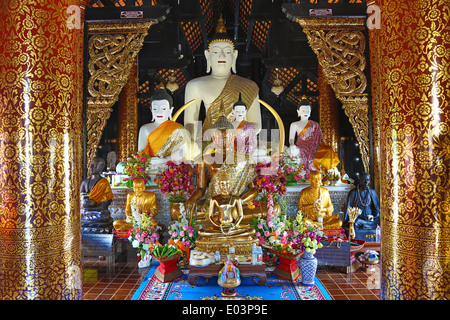 Buddhastatuen im Wat Inthakhin Sadue Mueang Tempel in Chiang Mai, Thailand Stockfoto