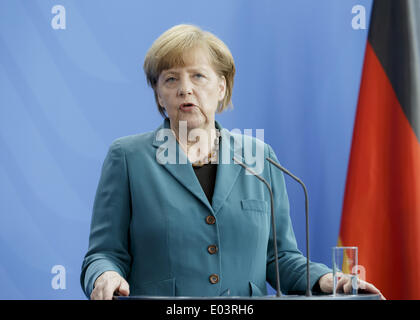 Berlin, Deutschland. 30. April 2014. Berlin, Deutschland. 30. April, 2014.Shinzo Abe, Premierminister von Japan und die deutsche Bundeskanzlerin Angela Merkel gibt eine gemeinsame Pressekonferenz im Bundeskanzleramt in Berlin. / Bild: Bundeskanzlerin Angela Merkel. Reynaldo Paganelli/NurPhoto/ZUMAPRESS.com/Alamy © Live-Nachrichten Stockfoto