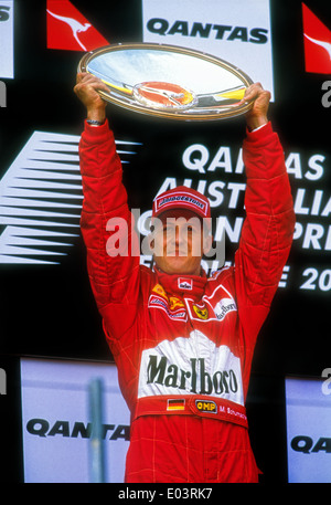 Michael Schumacher feiert nach dem Sieg der 2000 australischen Formel 1 Grand Prix. Stockfoto