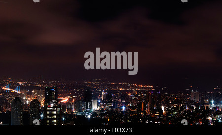 Istanbul, Türkei - 14. Dezember 2013: Blick auf die Innenstadt und die Wolkenkratzer von Istanbul Sapphire. Stockfoto