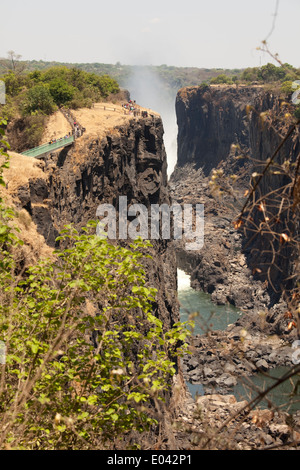 Östlichen Katarakt und Knife Edge Brücke Viktoriafälle Mosi-Oa-Tunya Trockenzeit Livingstone, Sambia Stockfoto