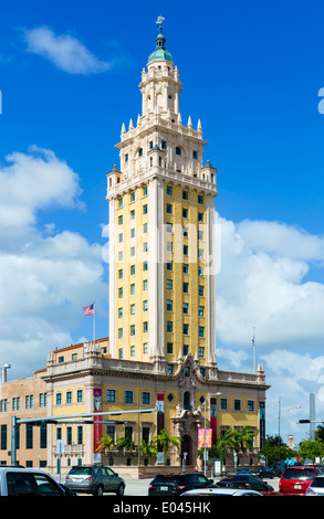 Der Freedom Tower auf dem Biscayne Boulevard in der Innenstadt von Miami, Florida, USA Stockfoto