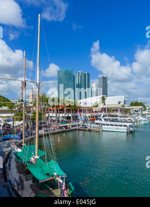 Der Uferpromenade am Bayside Marketplace in Downtown Miami, Florida, USA Stockfoto