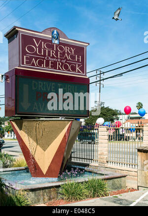 Los Angeles, Kalifornien, USA. 1. Mai 2014. Signage winkte Autofahrer zum fahren-durch Gebet Event am Victory Outreach Kirche von Eagle Rock über den nationalen Gebetstag statt. Brian Cahn/ZUMAPRESS.com/Alamy © Live-Nachrichten Stockfoto