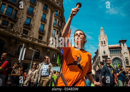 Barcelona, Spanien. 1. Mai 2014: Trommler spielen während des Marsches der Tag der Arbeit-Demonstration in Barcelona Kredit aus Protest: Matthi/Alamy Live-Nachrichten Stockfoto